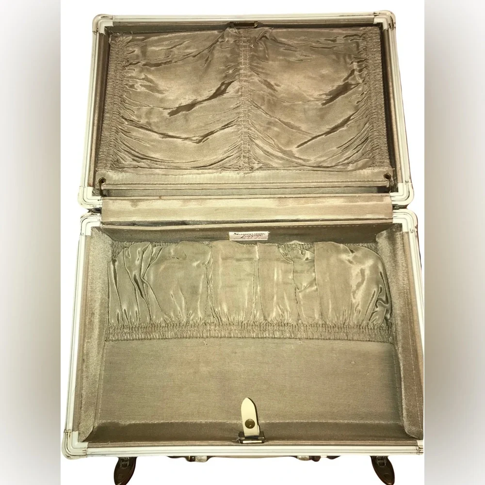3 Vintage Samsonite Old School Suitcases (pic wear & tear)